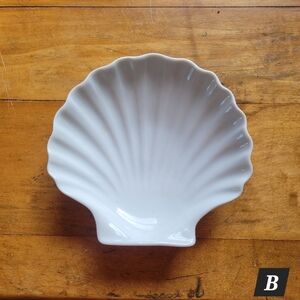 DANSK, VINTAGE, WHITE CERAMIC CLAM SHELL DISH B